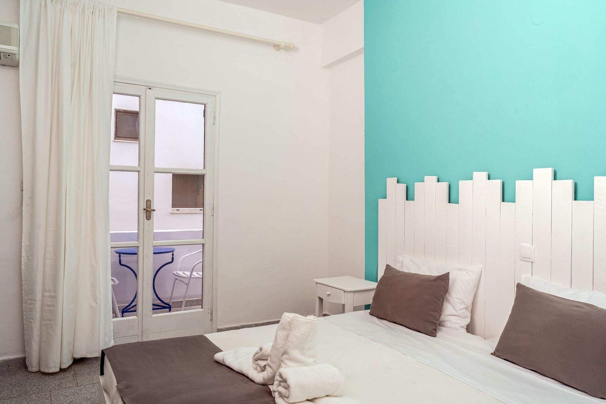 Ikaros Aparthotel Karterados  Exteriör bild