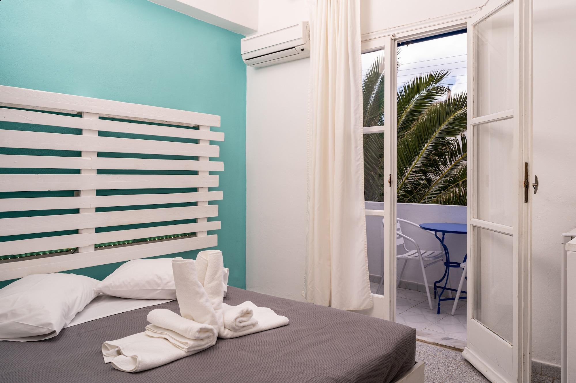 Ikaros Aparthotel Karterados  Exteriör bild