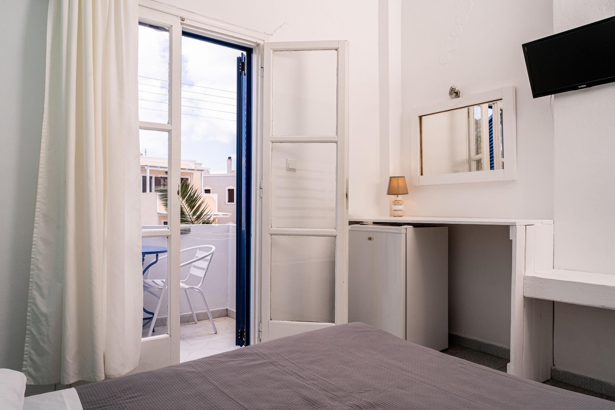 Ikaros Aparthotel Karterados  Exteriör bild