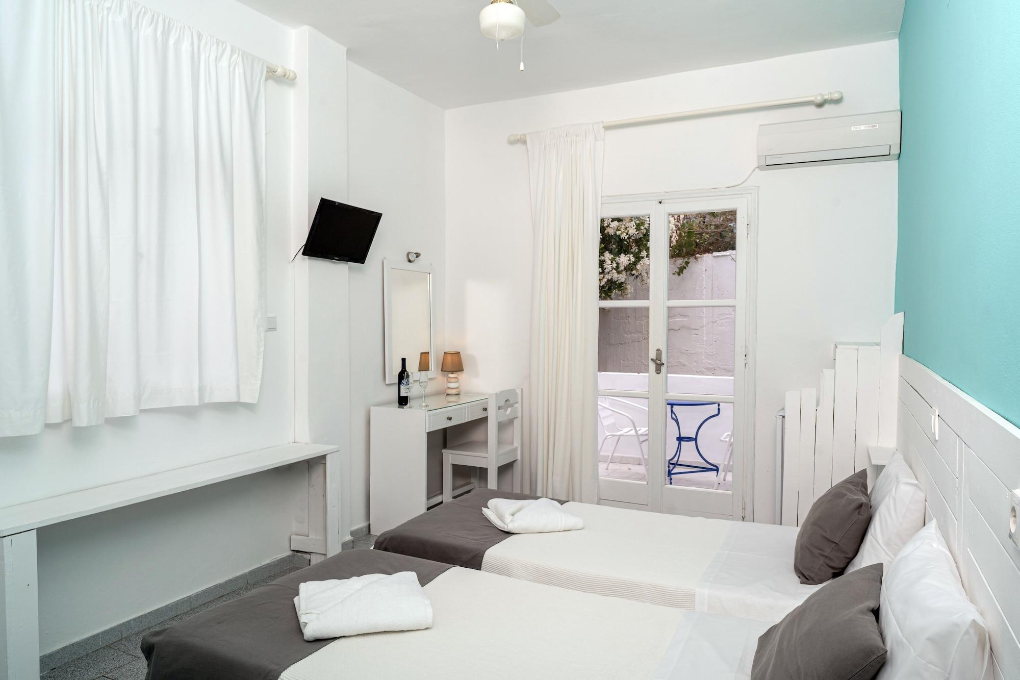 Ikaros Aparthotel Karterados  Exteriör bild