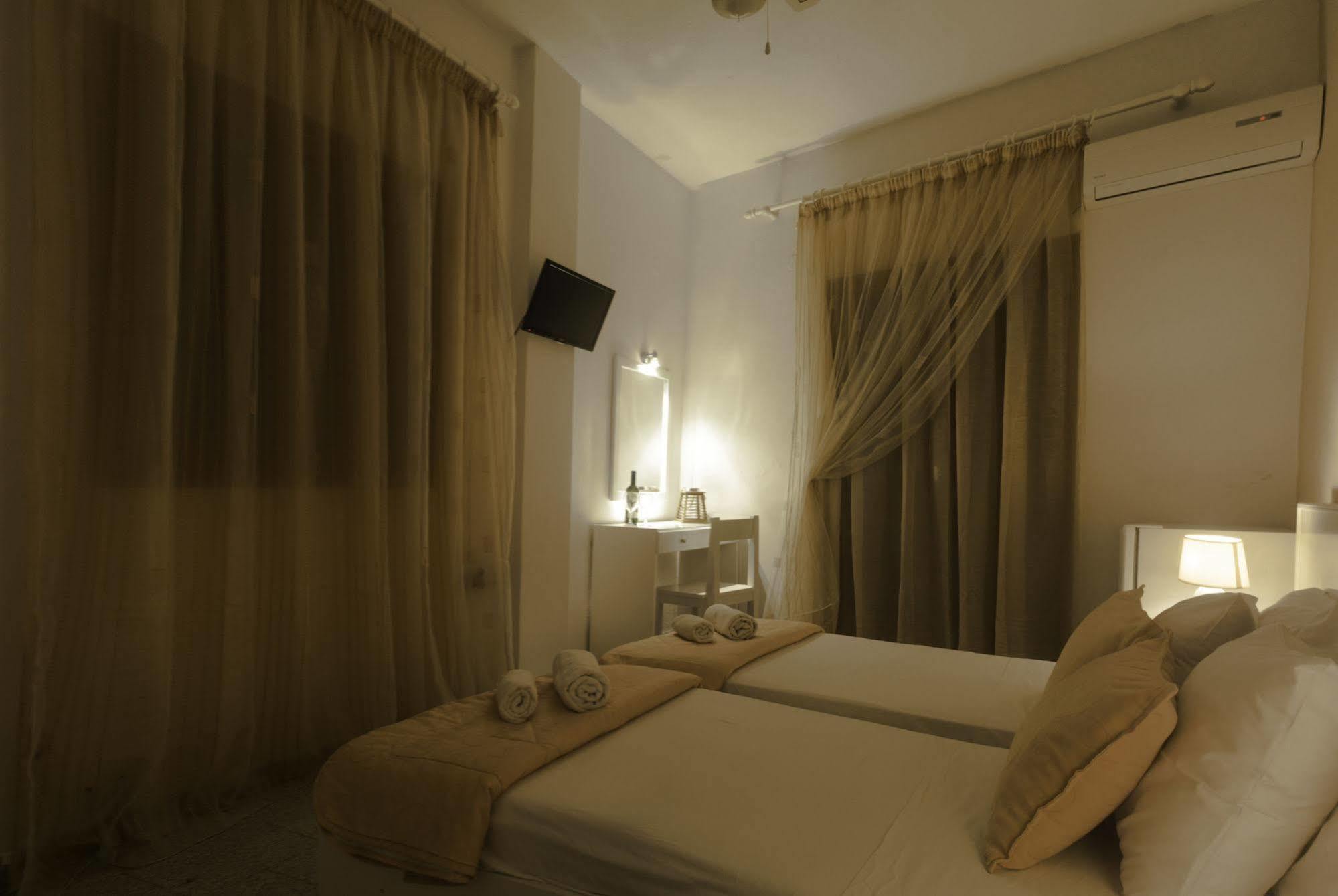 Ikaros Aparthotel Karterados  Exteriör bild